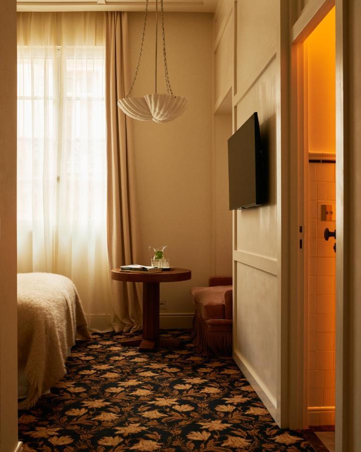 Chateau Voltaire Hotel 5*