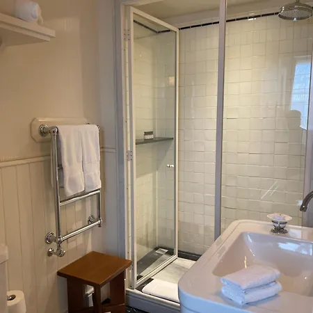 Hotel Chateau Voltaire Paris