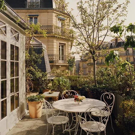 Chateau Voltaire Hotel 5*