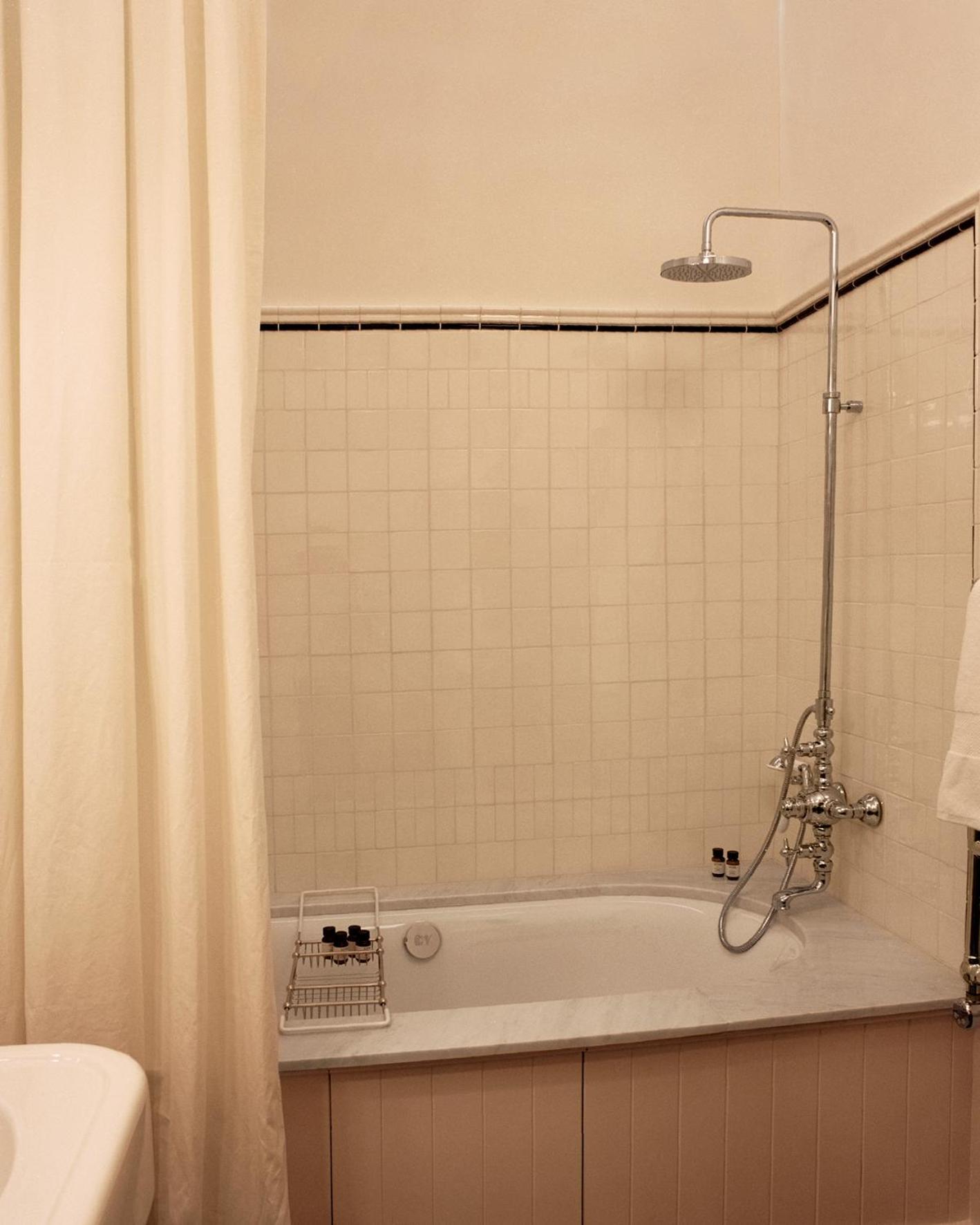 Chateau Voltaire Hotel Parigi