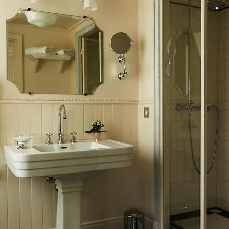 Hotel Chateau Voltaire Parigi
