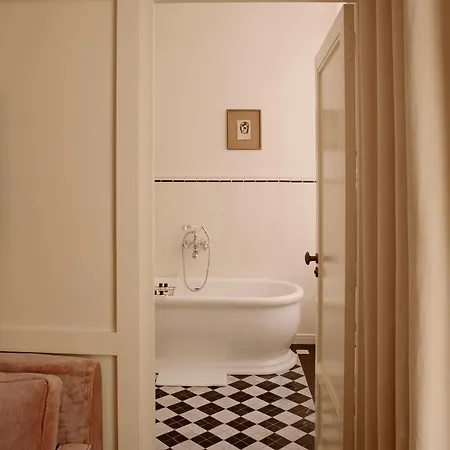 Chateau Voltaire 5* Parigi
