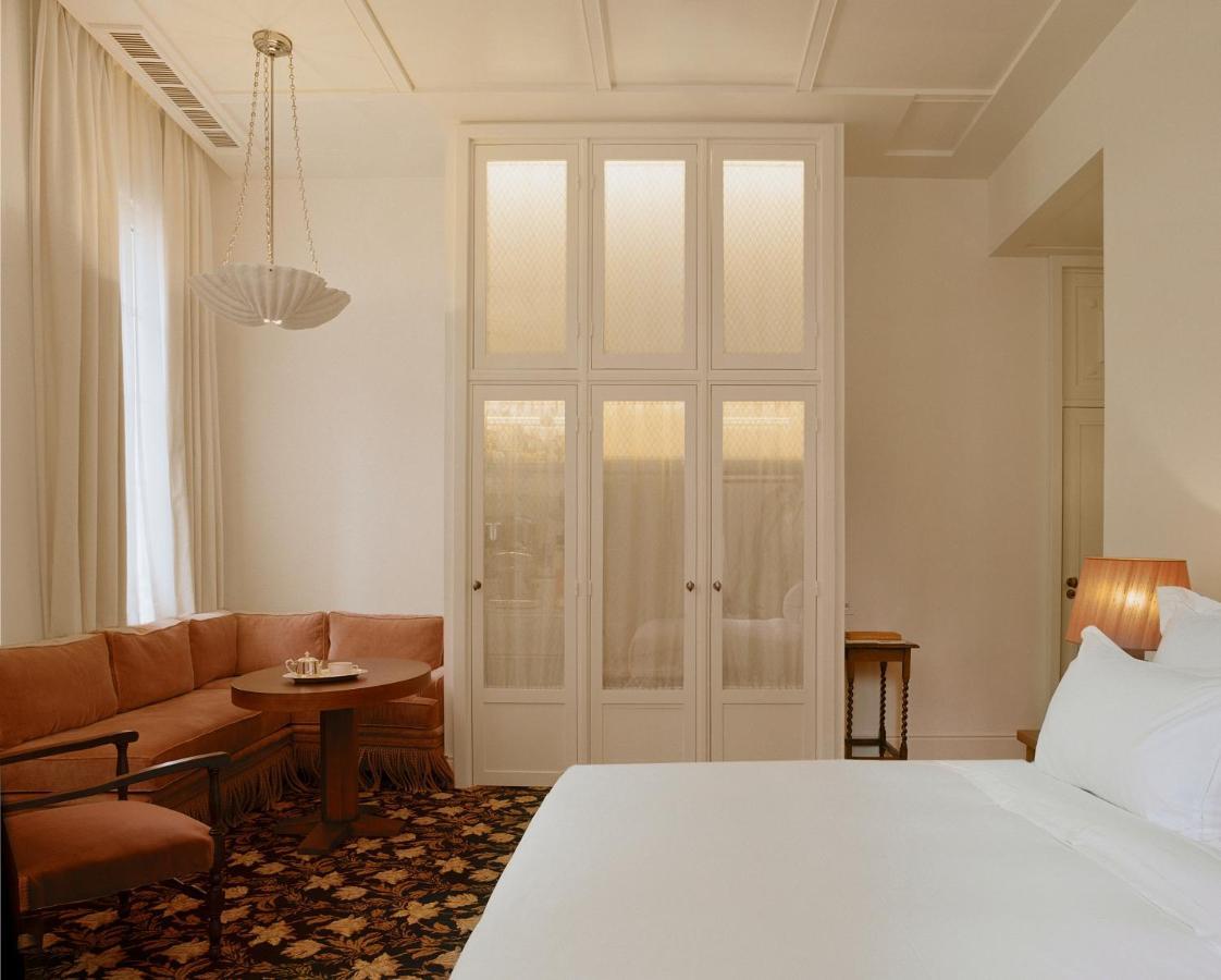 Hotel Chateau Voltaire Paris