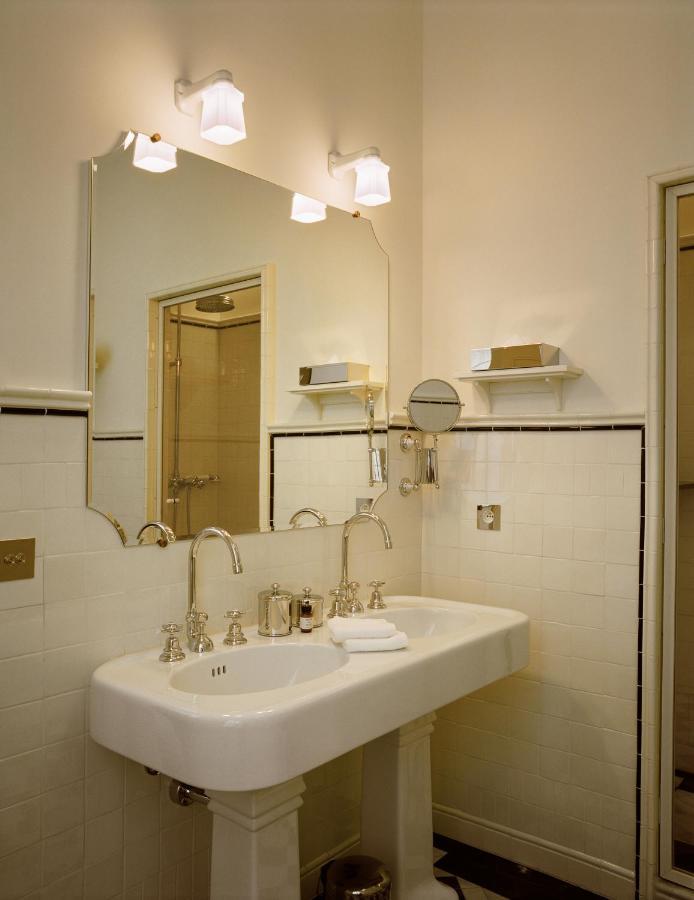 Chateau Voltaire Hotel 5*