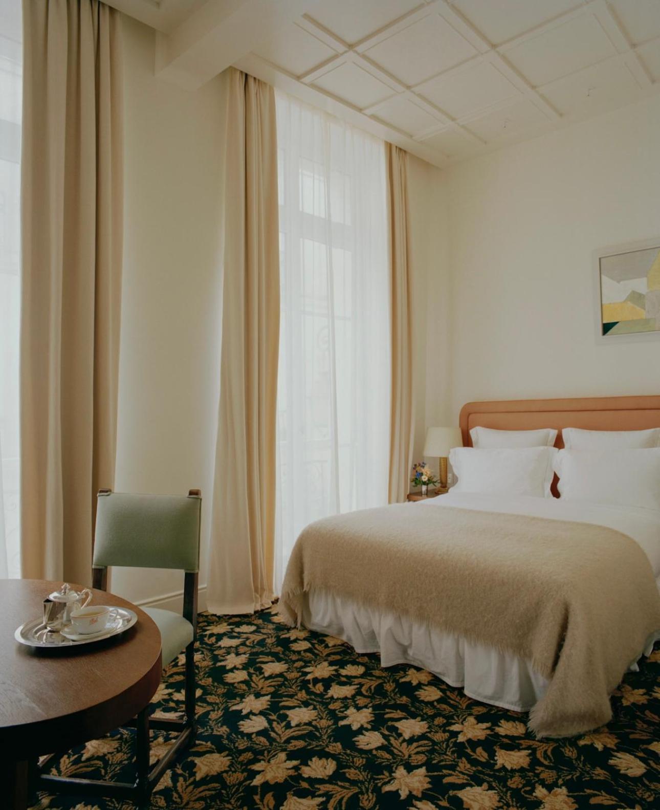 Chateau Voltaire Hotel 5*